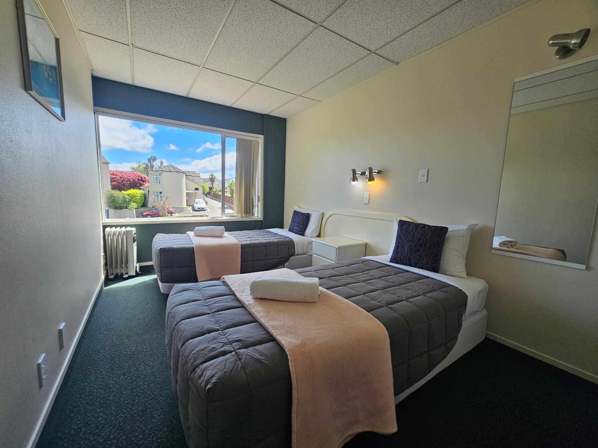 Tui Oaks Motel Taupo Ngoại thất bức ảnh